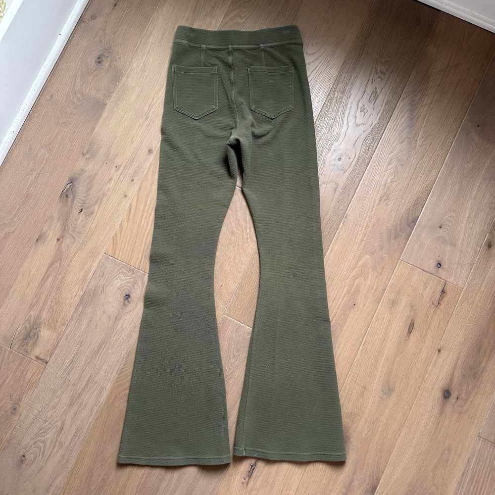OFFLINE By Aerie Womens Flare Hi-Rise Olive Green Textured Stretch Pants Medium - Picture 6 of 10